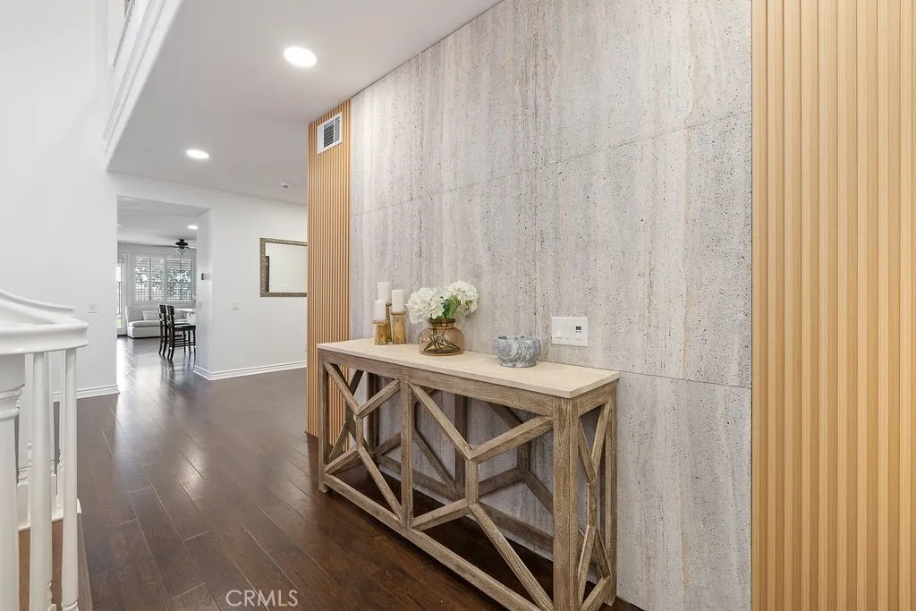 19924 Via Joyce Drive, Saugus, California 91350 home-pic-4